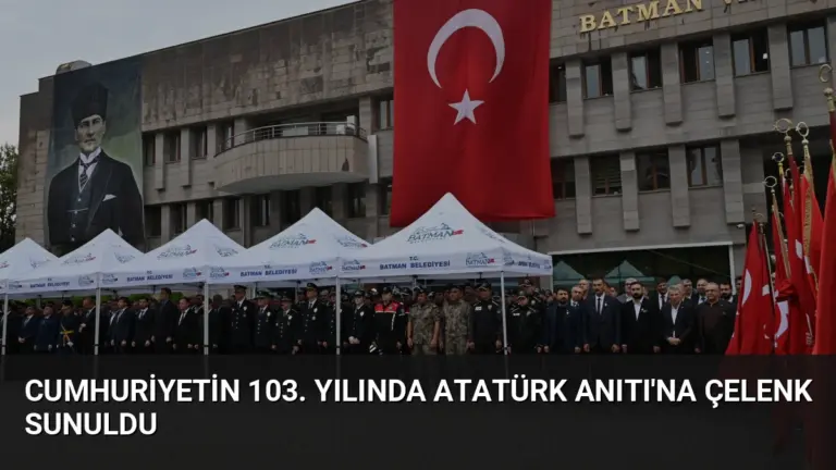 Cumhuriyetin 103. Yılında Atatürk Anıtı'na Çelenk Sunuldu